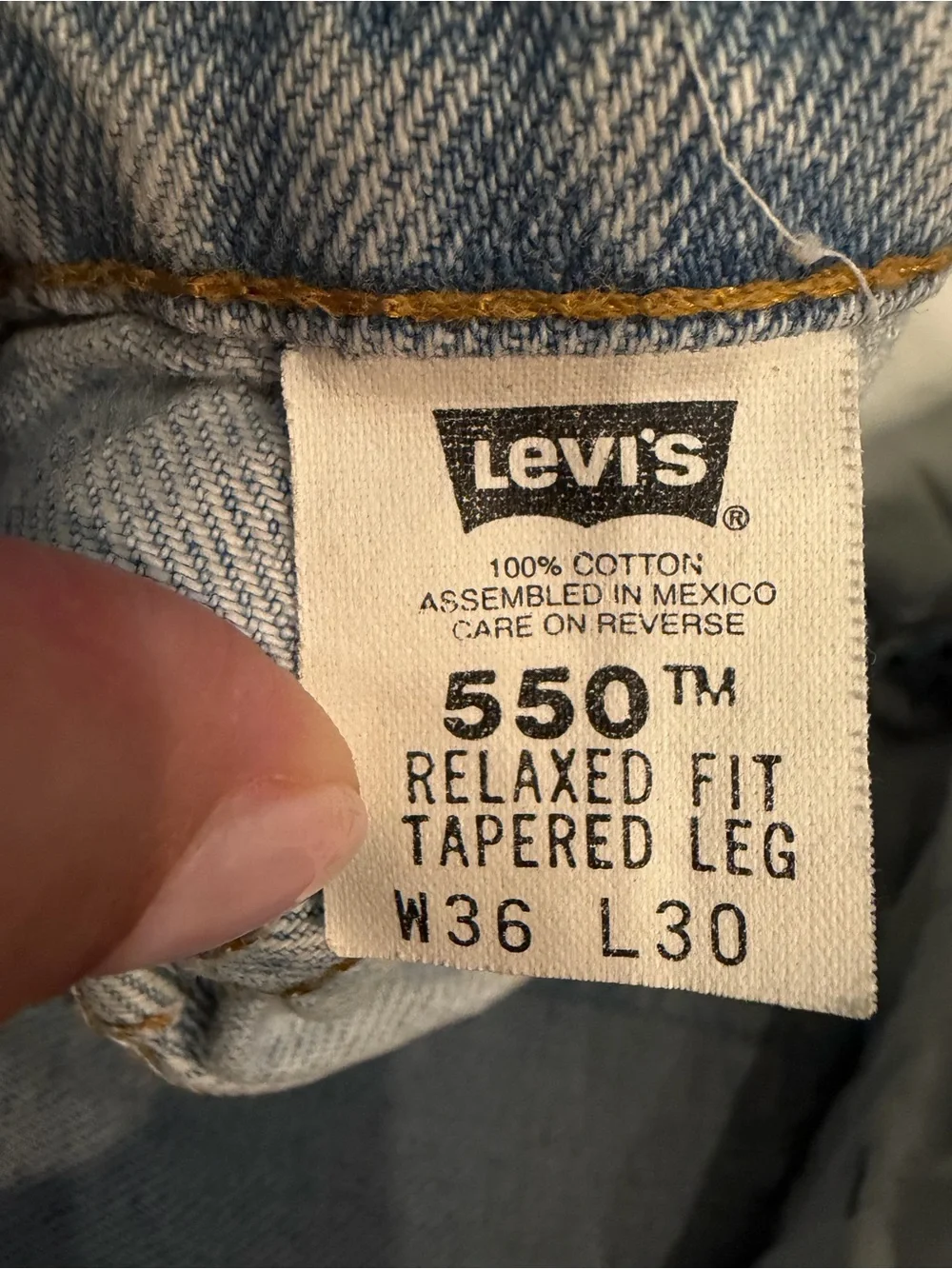 Vintage Levis 550 Relaxed Fit Tapered Leg Jeans Mens 36x30 Light Wash Blue 90s